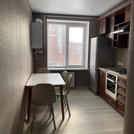 Apartpoltava Двокімнатні Апартаменти З Джакузі Біля Листопаду Exterior photo
