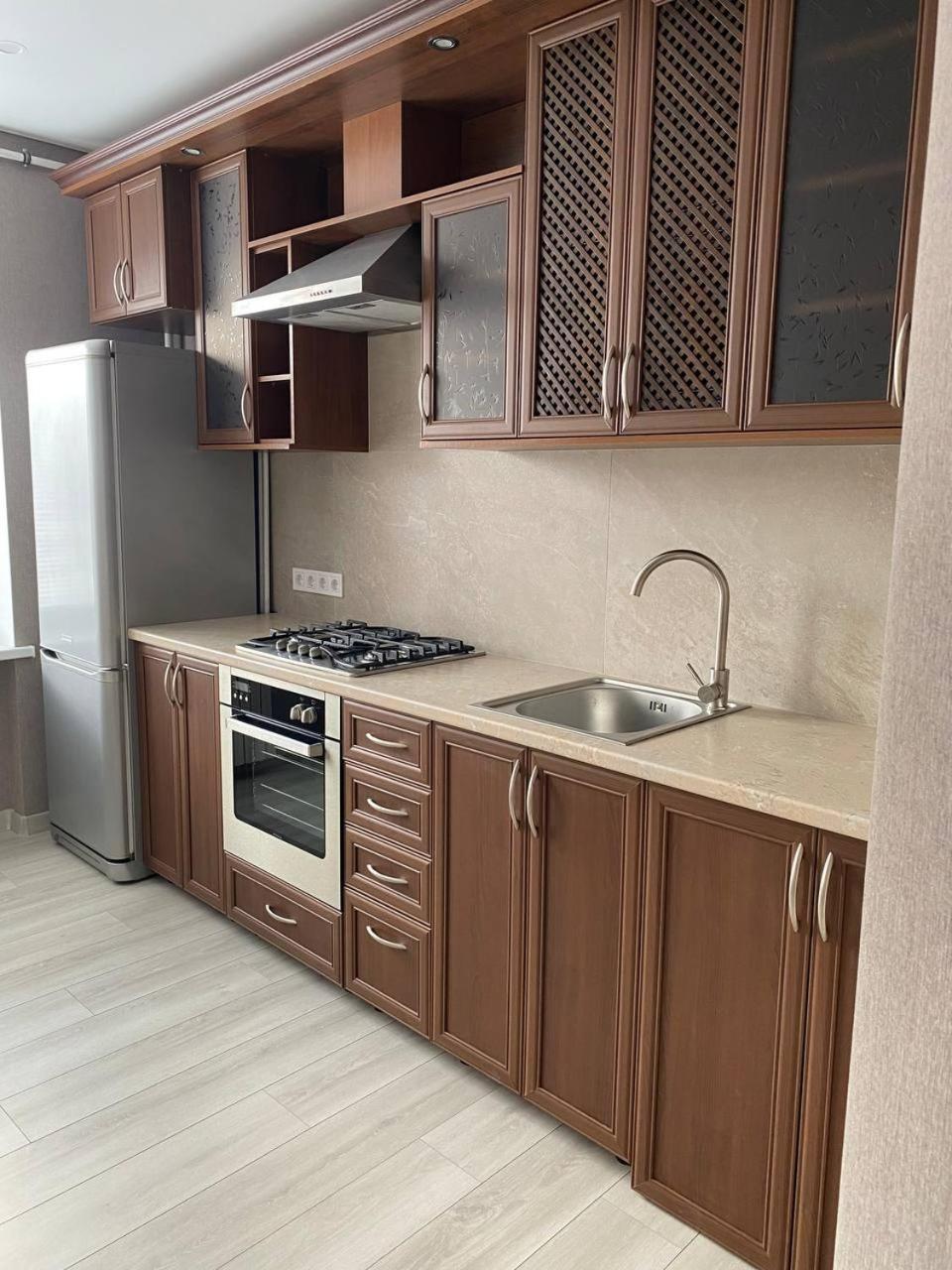 Apartpoltava Двокімнатні Апартаменти З Джакузі Біля Листопаду Exterior photo